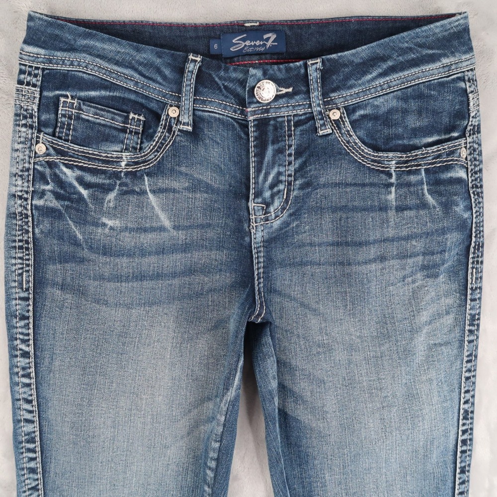 Seven7 Capri Jeans Women 6 Fits 30x23.5 Blue Medium Wash Embroidered Rhinestone